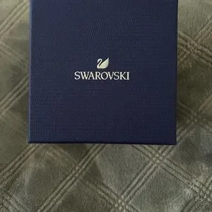 SWAROVSKI Octea Lux watch
Brand new 
Retails: $572 with tax Swarovski Watch Octea Lux Moon Blue main image 4